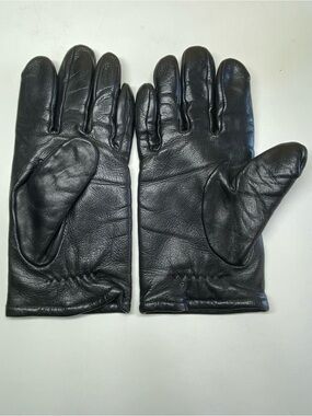 Vintage black leather gloves from Wilsons The Leather Experts.